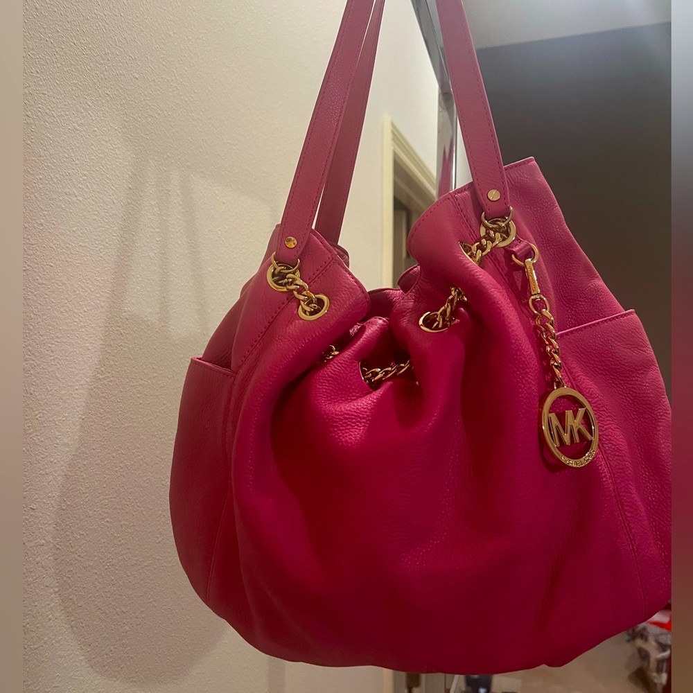 Michael Kors jet set large peony leather bag.